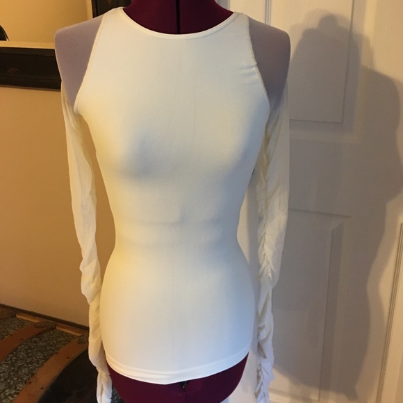 HP😊Free people seamless scrunched sleeve top. - Picture 5 of 16